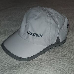 Fullsand White and Gray Cap